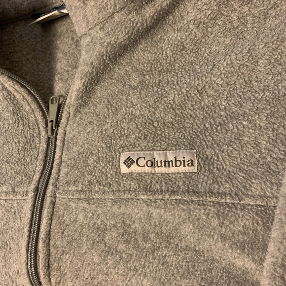 Fleece Columbia Zip-up Sweatshirt. - Picture 4 of 4